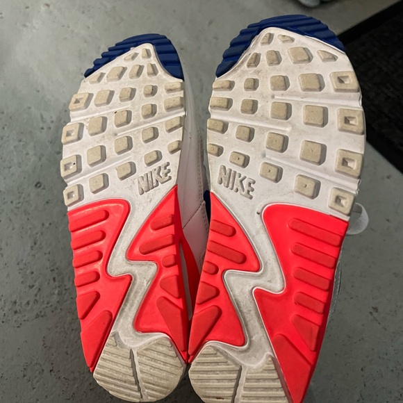 Nike Air Max White and Pink Sneakers - Picture 5 of 8